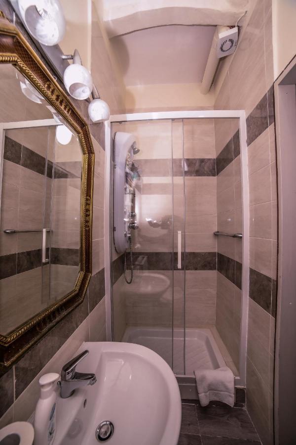 Hotel WELL COME - Palazzo Reale Napoli Esterno foto