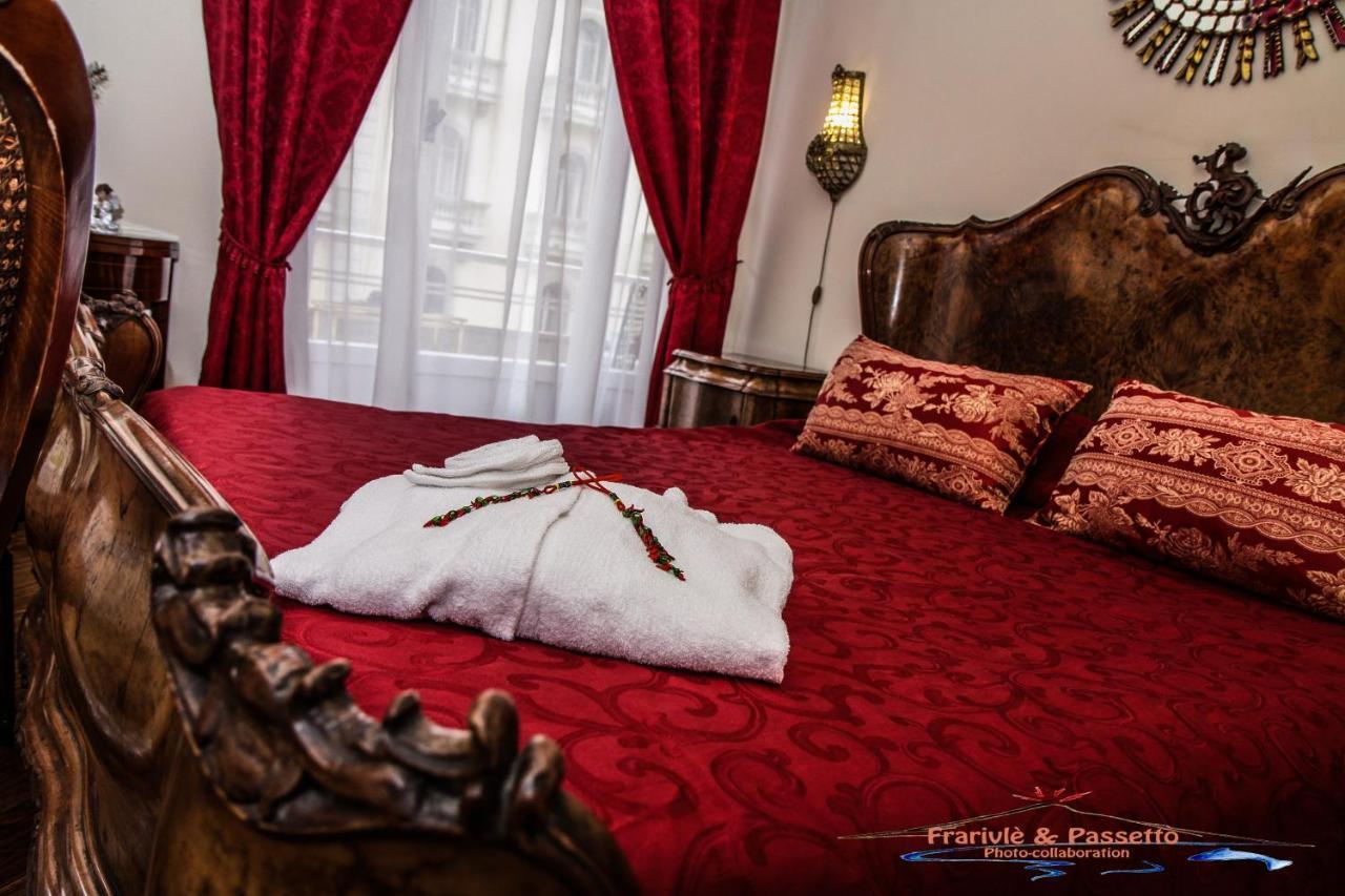 Hotel WELL COME - Palazzo Reale Napoli Esterno foto