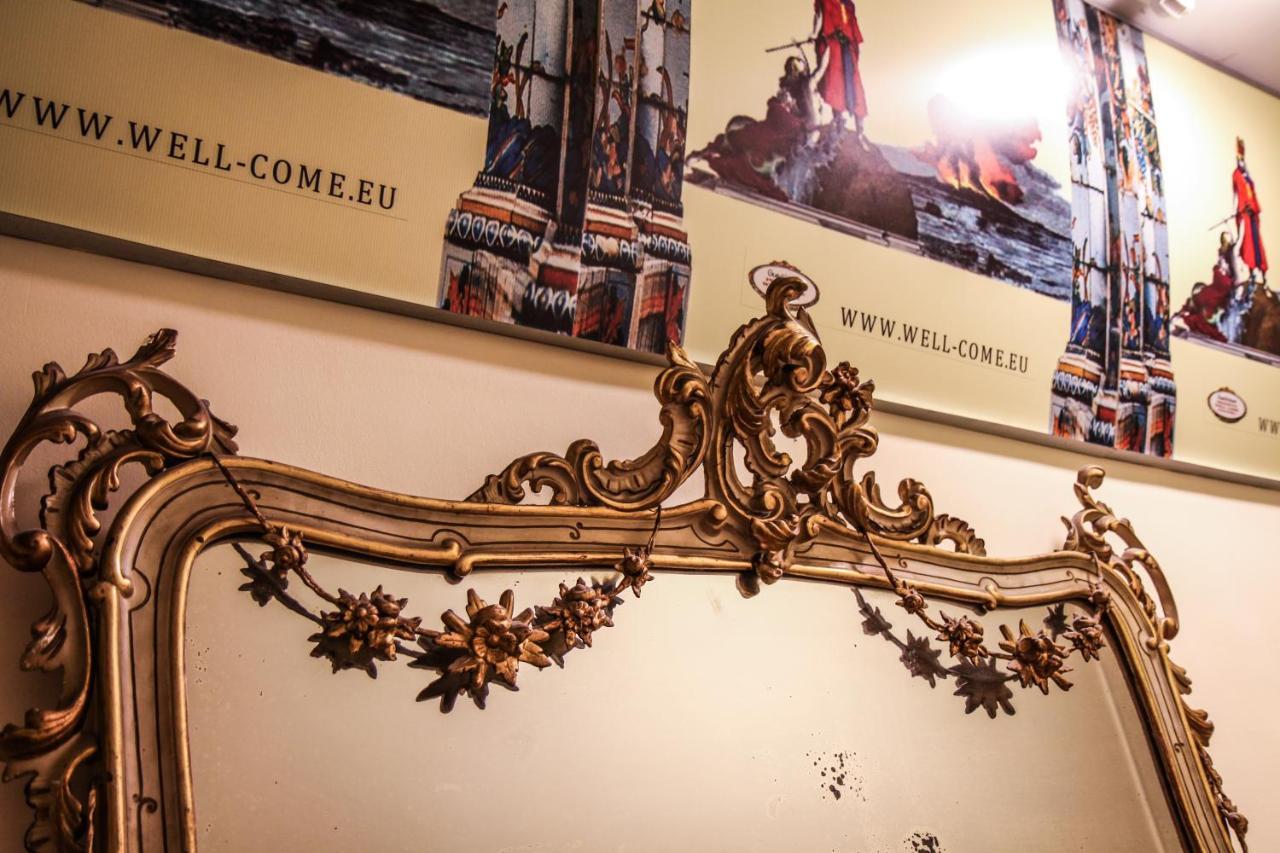 Hotel WELL COME - Palazzo Reale Napoli Esterno foto